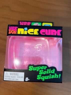 *NEW* NeeDoh Nice Cube Super Solid Squish - pink (1)